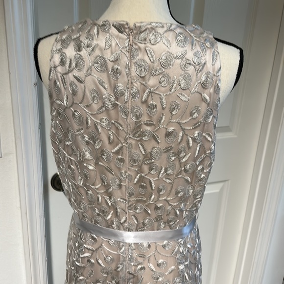 Lovely Tahari Semi-formal Dress~ Size 12. EC - Picture 6 of 10